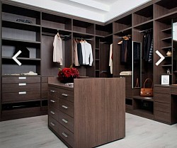 Wal in Closets